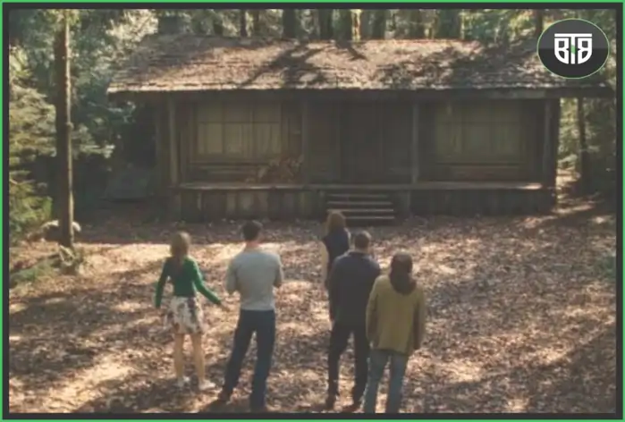 5 people are waiting for something in front of a house in movie The Cabin in the woods, funny scary movies